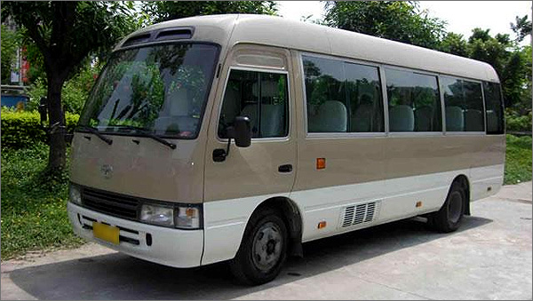 19座金龙中巴车